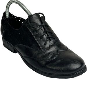 Mark & Maddux Black Wing Tip Lace Up Vegan Leather Perforated Suede Side Loafer